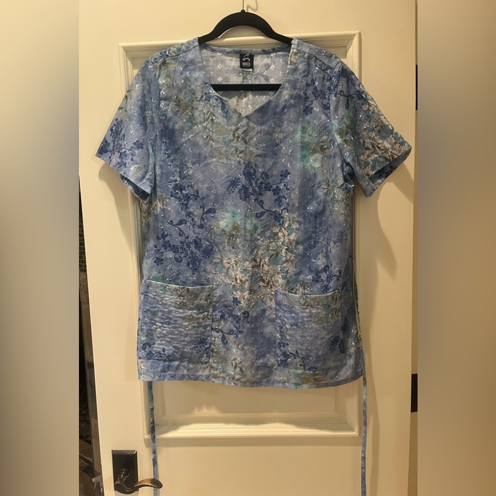 Beautiful Barco scrub top size large with adjustable tie in back